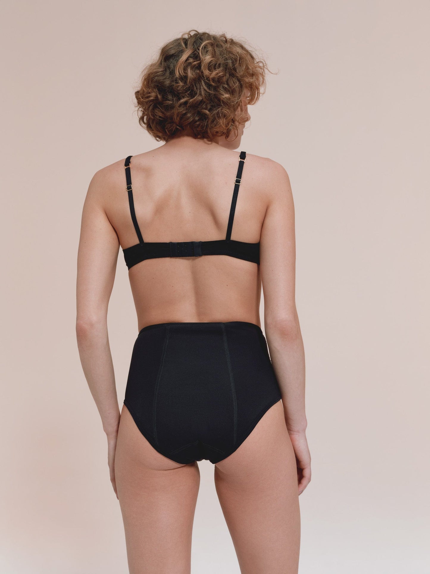 Nočný model - Recyklovaný nylon - Čierna